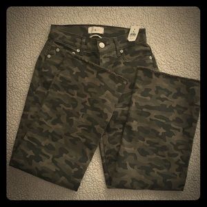 Lou & Grey NWT Camo super solids legged jeans👏